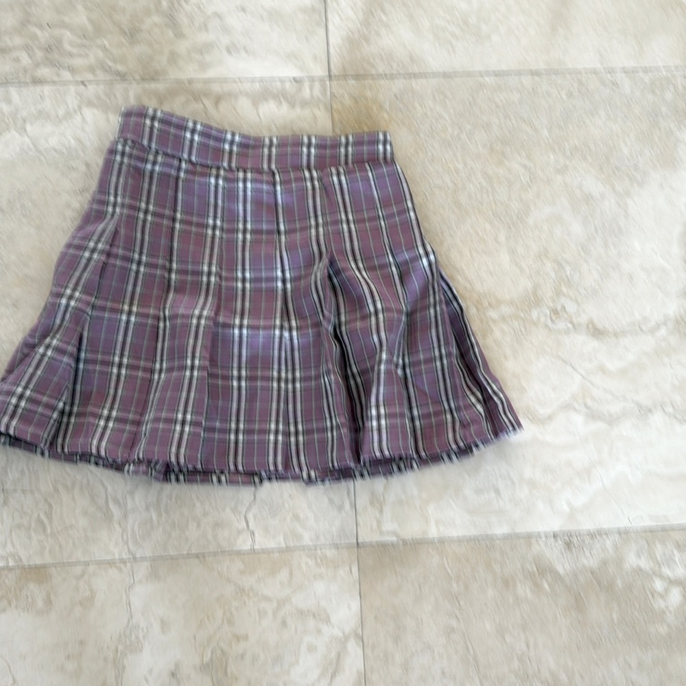 This is a girls size 7 skirt